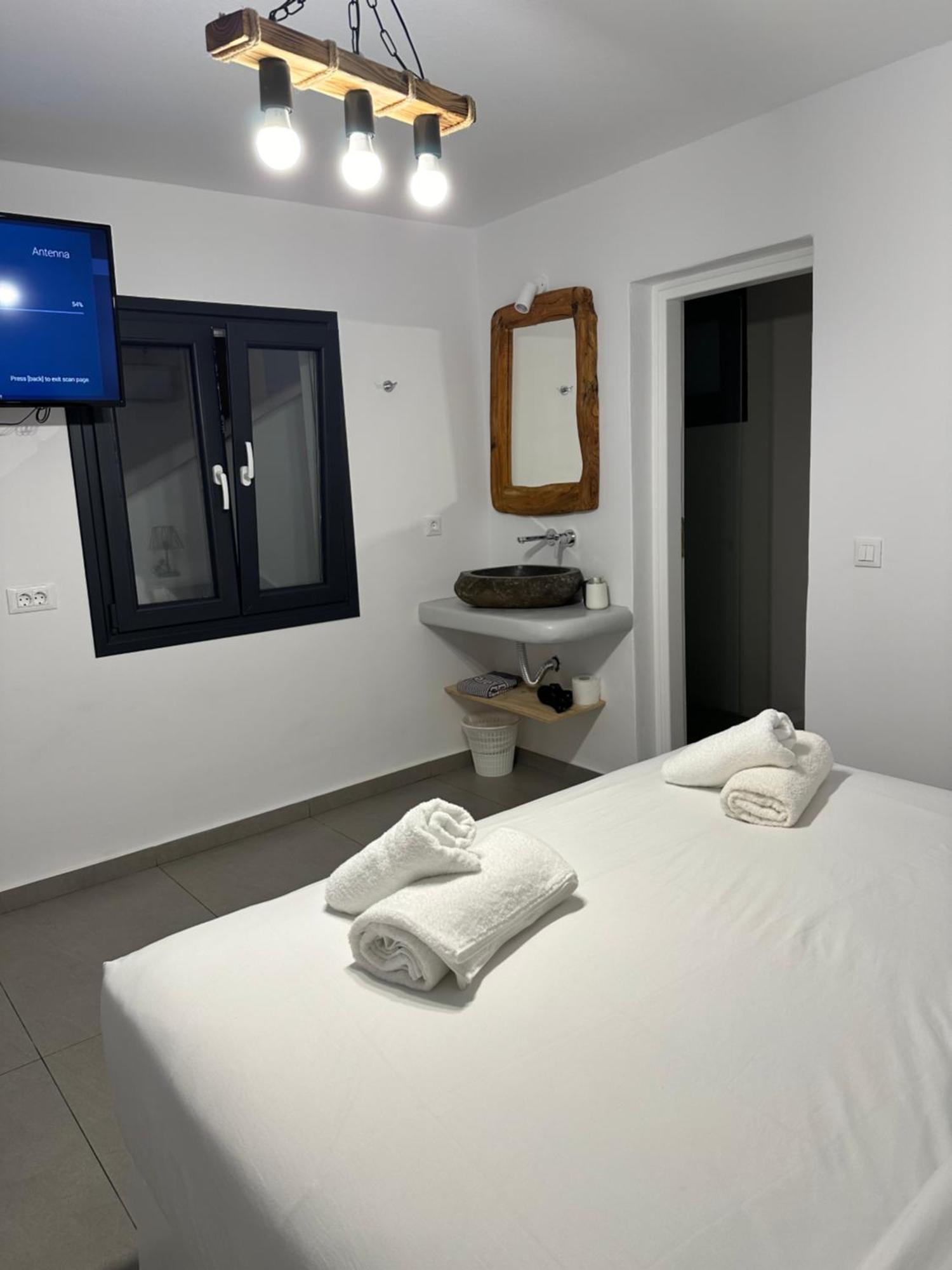 The Coast Suites 图罗斯 外观 照片